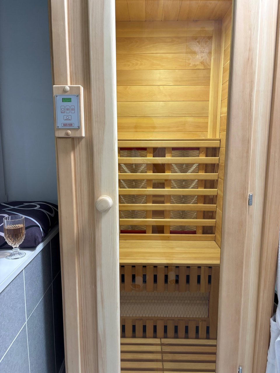 Люкс (VIP Апартаменты), Отель Домашний очаг