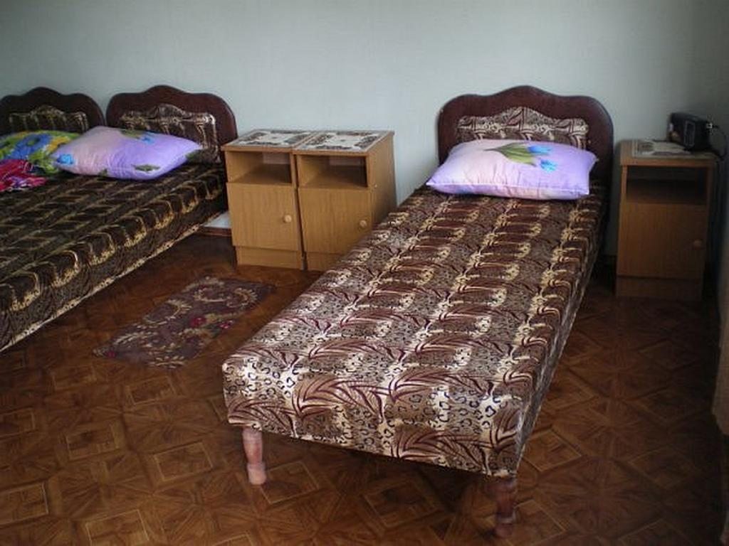 Трехместный (Бюджетный трехместный номер) гостевого дома Тихая Гавань, Кучугуры