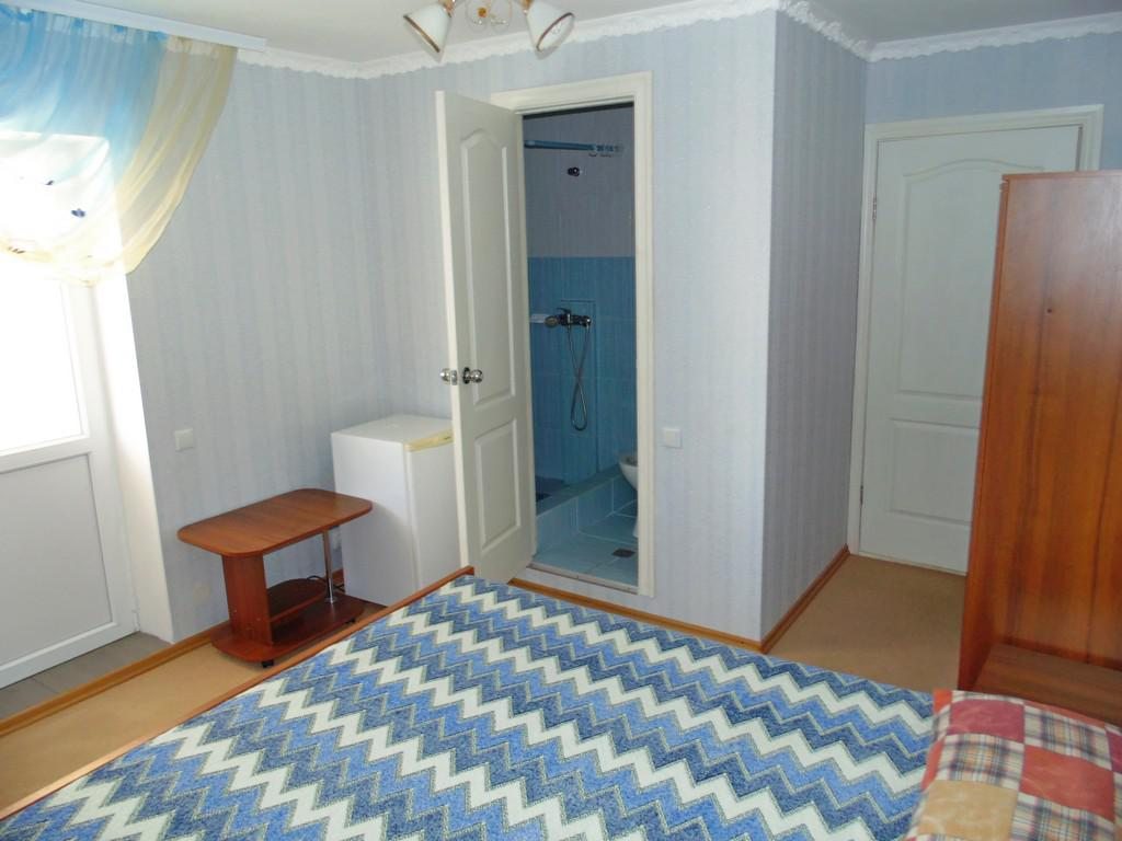 Полулюкс (С балконом) гостиницы Ямал, Черноморское, Крым