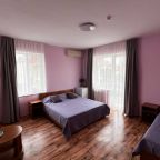 Трёхместный и более (Трех-местный номер полулюкс категории А (3-А)), Отель Феникс