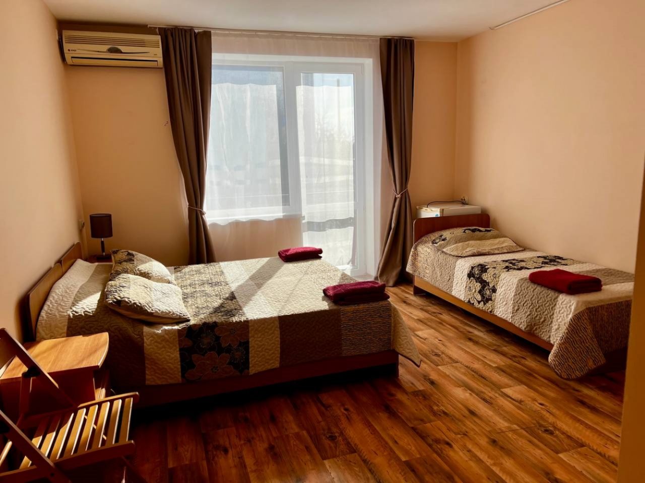 Трёхместный и более (Трех-местный номер полулюкс категории А (3-А)), Отель Феникс