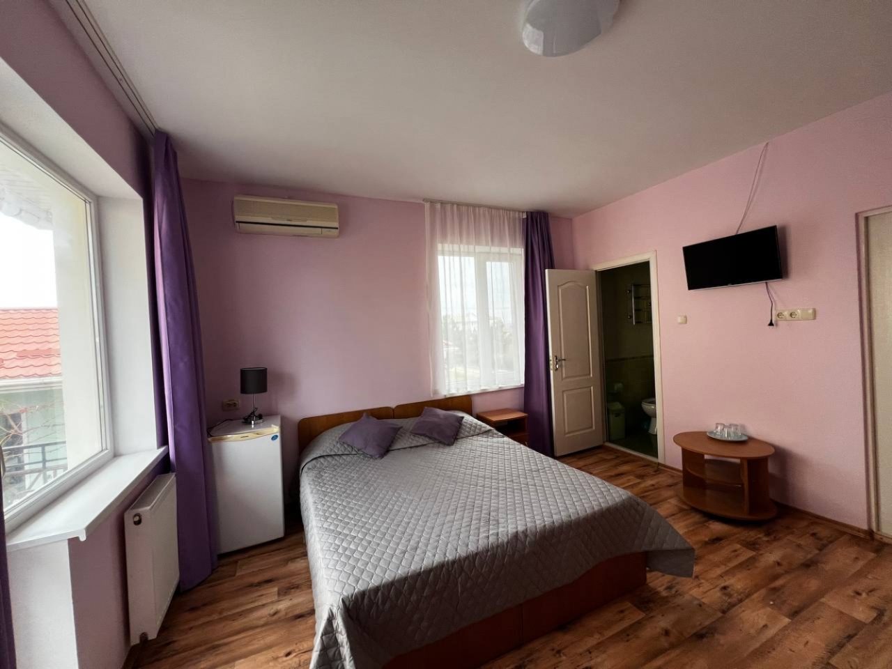 Трёхместный и более (Трех-местный номер полулюкс категории А (3-А)), Отель Феникс