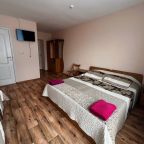 Трёхместный и более (Трех-местный номер полулюкс категории А (3-А)), Отель Феникс