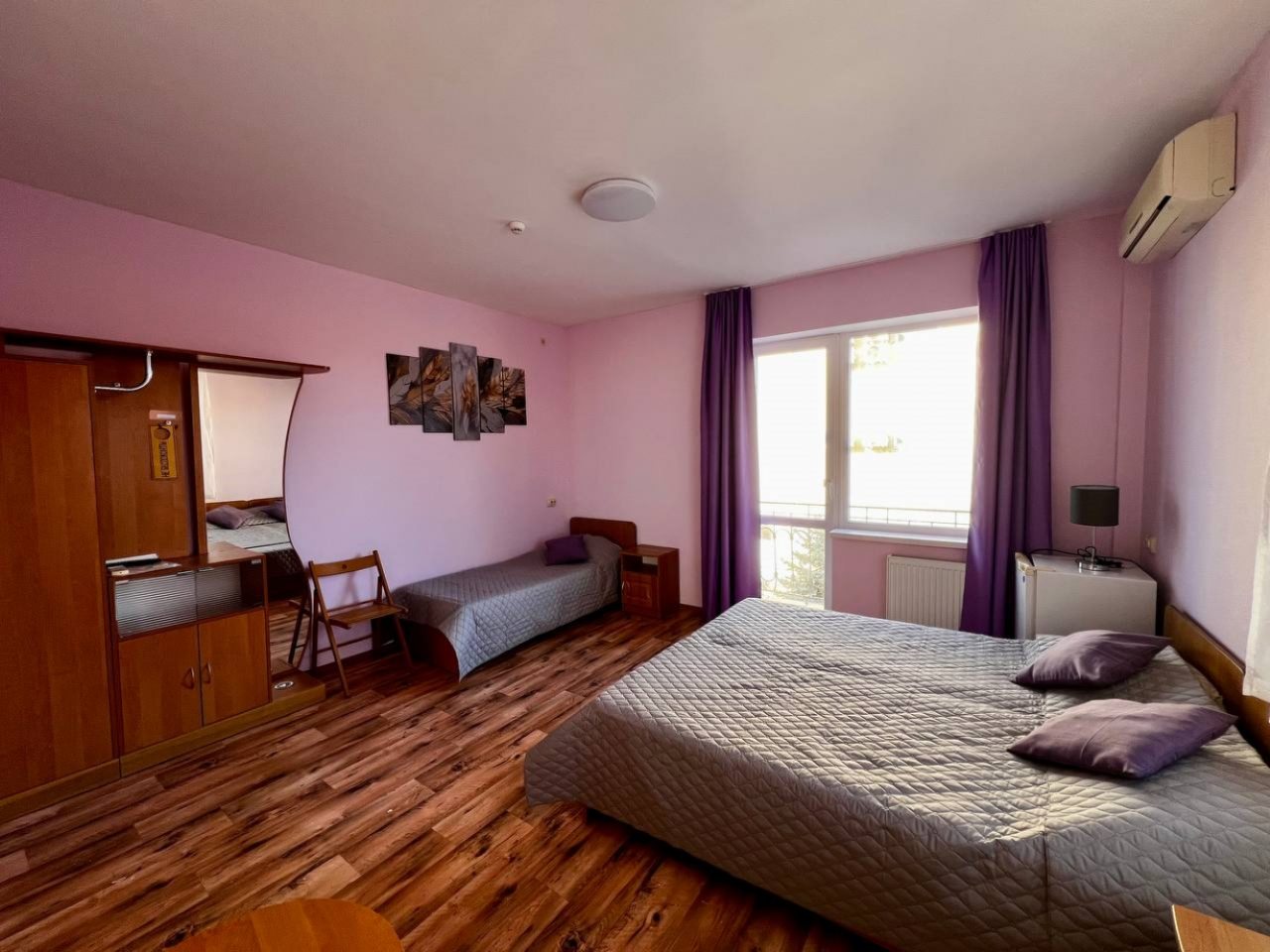 Трёхместный и более (Трех-местный номер полулюкс категории А (3-А)), Отель Феникс