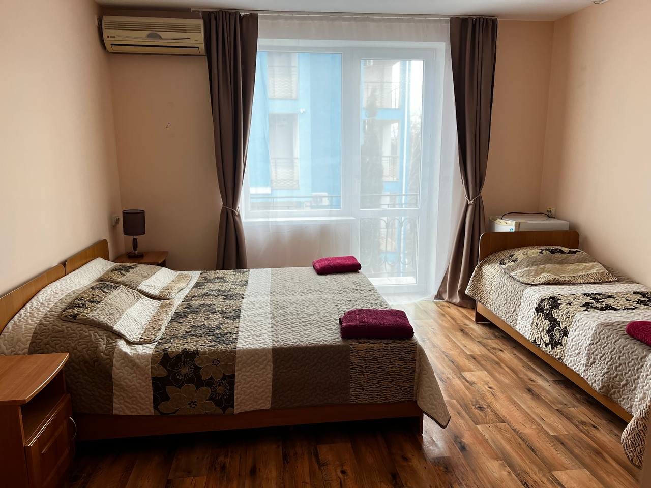 Трёхместный и более (Трех-местный номер полулюкс категории А (3-А)), Отель Феникс