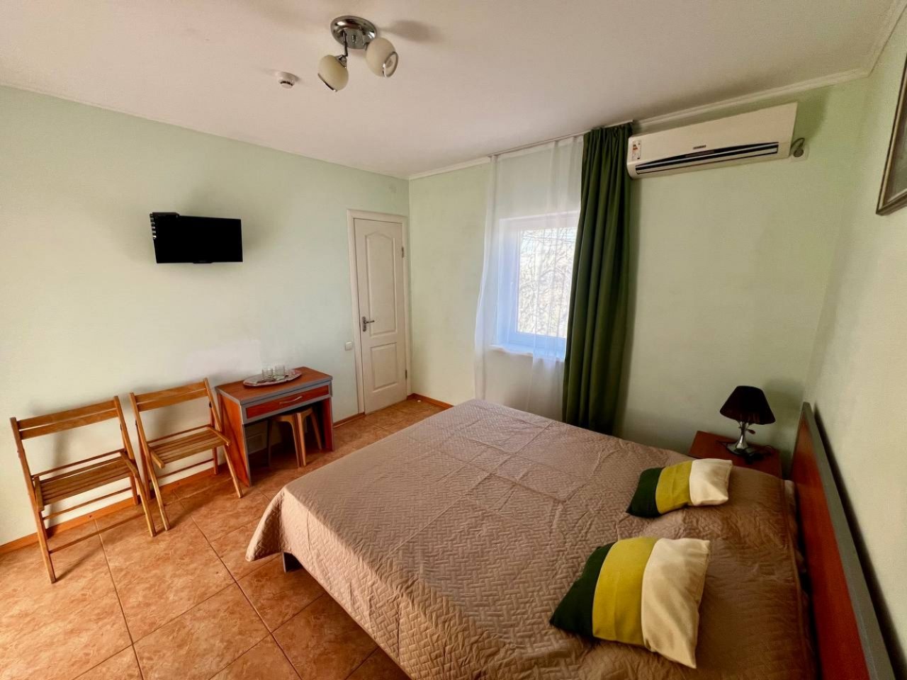 Полулюкс (Двух-местный номер полулюкс категории Б (2-Б)), Отель Феникс