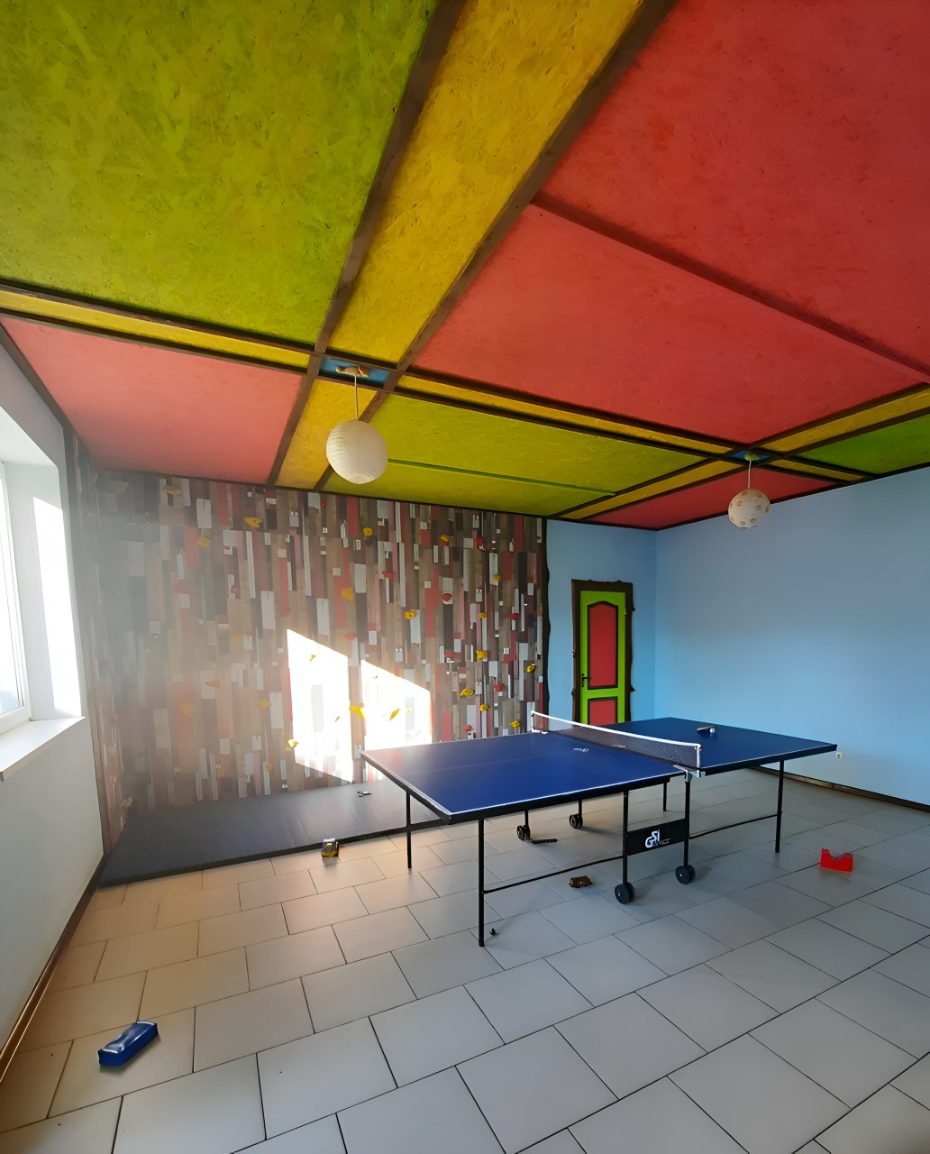 Скалодром и теннисный стол не дадут заскучать