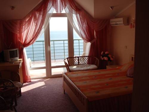 Двухместный (Двухместный номер Делюкс с 1 кроватью и видом на море) гостевого дома Кипарис, Утес, Крым