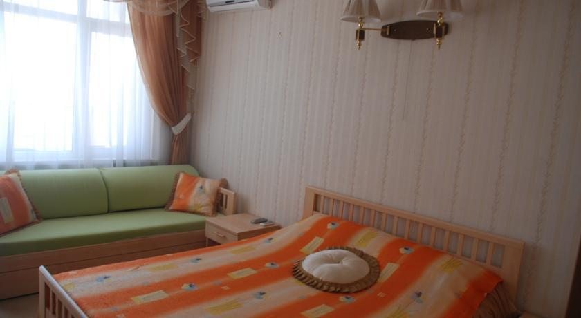 Трёхместный и более (4-местный, Улучшенный) гостевого дома Кипарис, Утес, Крым