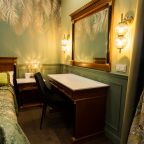 Студио (Ретро-студия), Гостиница Амур