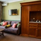 Студио (Ретро-студия), Гостиница Амур