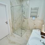 Люкс (Изумрудный), Гостиница Амур