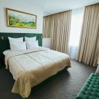 Люкс (Изумрудный), Гостиница Амур