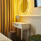 Люкс (Изумрудный), Гостиница Амур