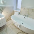 Люкс (Изумрудный), Гостиница Амур