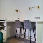 Люкс (Изумрудный), Гостиница Амур