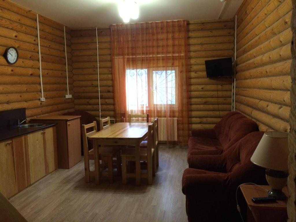 Номер (Бунгало с 2 спальнями) отеля Росинка, Кокшайск