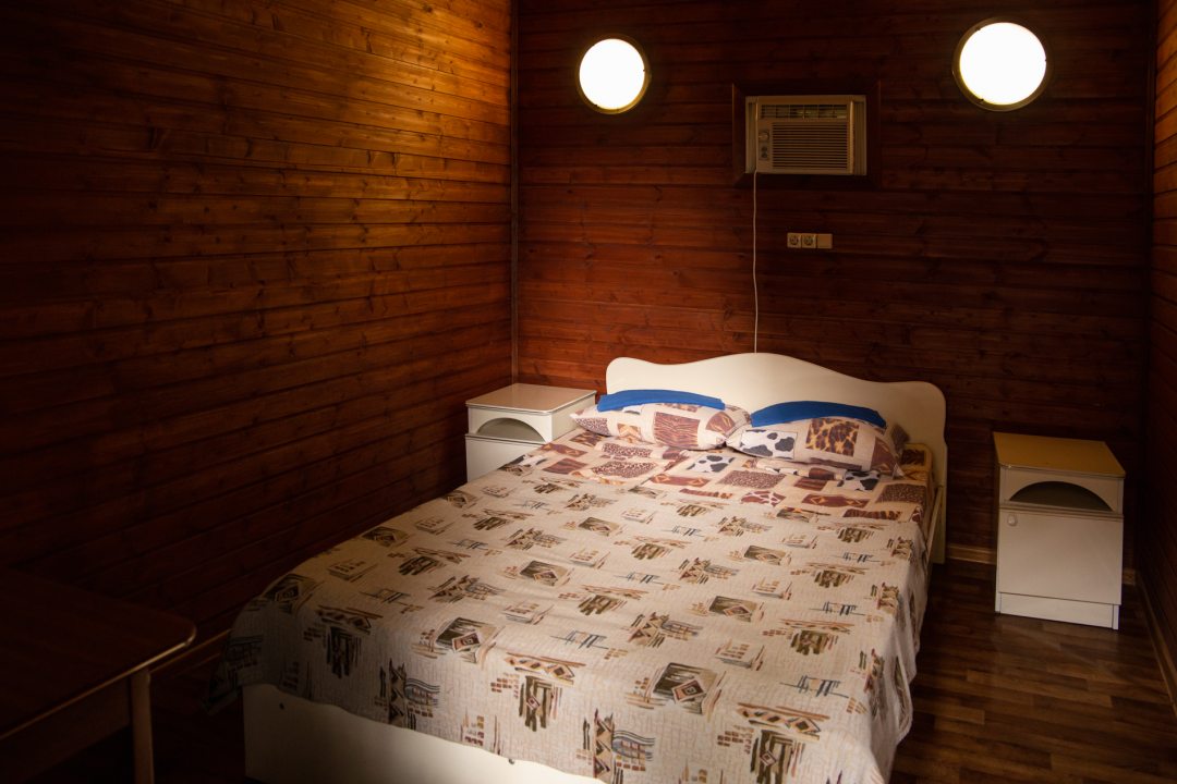 Двухместный (Двухместные одна двуспальная кровать летний корпус) гостиницы Евразия-Аксай