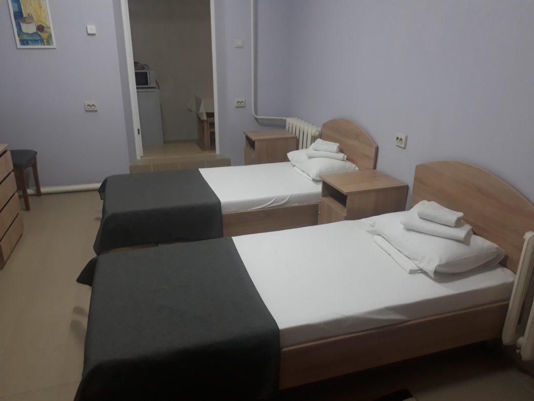 Двухместный (Двухместный с кухней две односпальные кровати корпус Б) гостиницы Евразия-Аксай