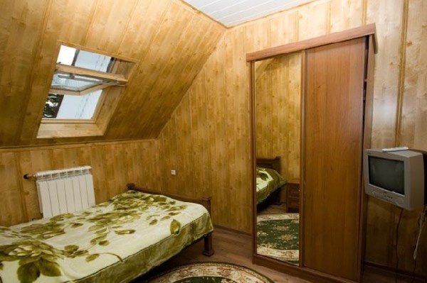 Трехместный (Стандарт, № 40-47) гостиницы Россия, Домбай