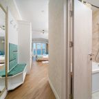 Люкс (Мансардный с панорамным окном и видом на море), Отель На Черноморской