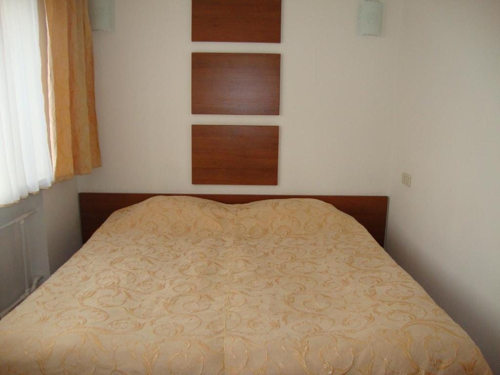 Двухместный (Улучшенный двухместный номер с 1 кроватью) гостиницы Белорецк