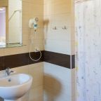 Фен, полотенца, принадлежности для душа