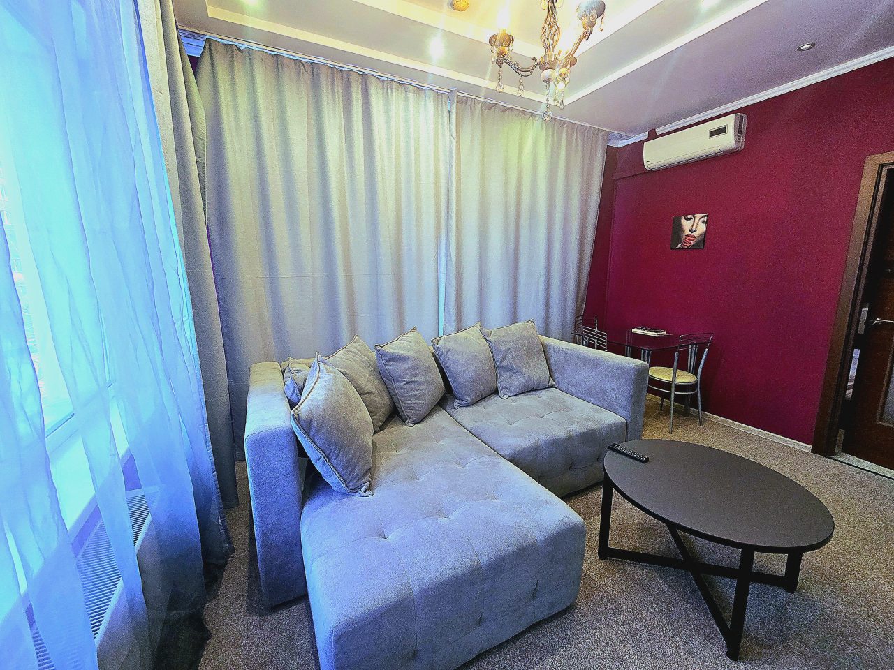 Гостиная ,семейный номер.