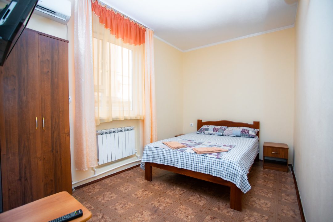 Двухместный (Бюджетный двухместный номер с 1 кроватью или 2 отдельными кроватями) гостевого дома Апельсин, Анапа