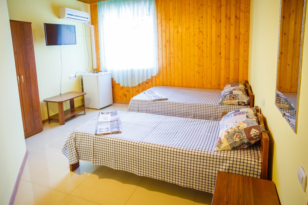 Двухместный (Стандартный двухместный номер с 2 отдельными кроватями) гостевого дома Апельсин, Анапа