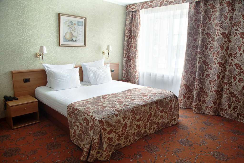 Люкс (Suite Junior 2-комнатный) парк-отеля Березка, Челябинск