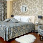 De Luxe (Дизайнерский), Гостиница Аврора
