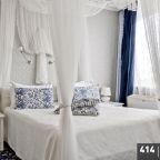 De Luxe (Дизайнерский), Гостиница Аврора