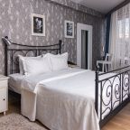 Люкс, Гостиница Аврора