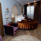 Люкс, Гостиница Аврора