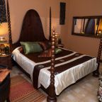 Люкс, Гостиница Аврора