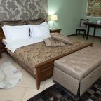 Люкс, Гостиница Аврора