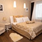 De Luxe (Дизайнерский), Гостиница Аврора