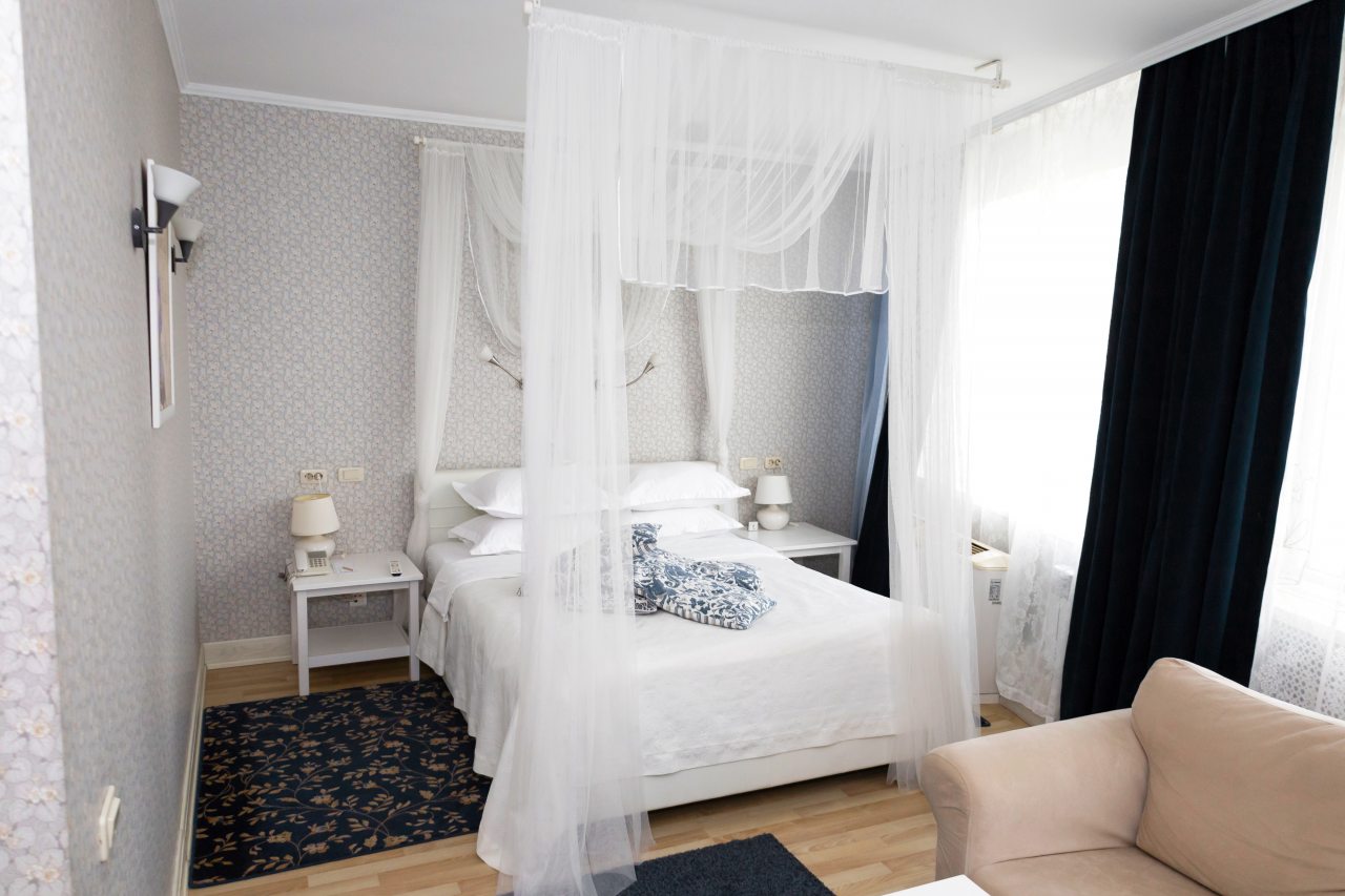 De Luxe (Дизайнерский), Гостиница Аврора