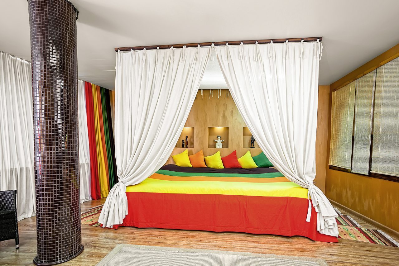 De Luxe (Дизайнерский), Гостиница Аврора