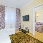 Сьюит, Гостиница Аврора