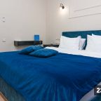 Сюит, Гостиница Аврора