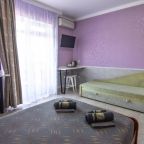 Трёхместный и более (Стандарт с балконом 35), Гостевой дом Астра