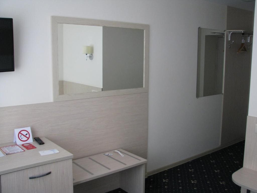 Двухместный (Улучшенный двухместный номер с 1 кроватью или 2 отдельными кроватями) отеля Аэропорт отель, Челябинск