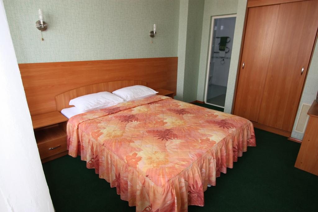 Двухместный (Улучшенный двухместный номер с 1 кроватью и террасой) отеля ВВВ, Лоо