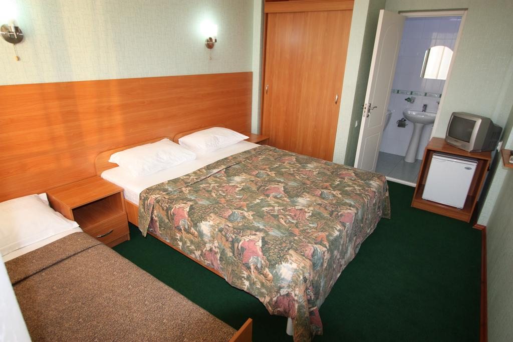Двухместный (Двухместный номер с 1 кроватью или 2 отдельными кроватями + дополнительной кроватью) отеля ВВВ, Лоо