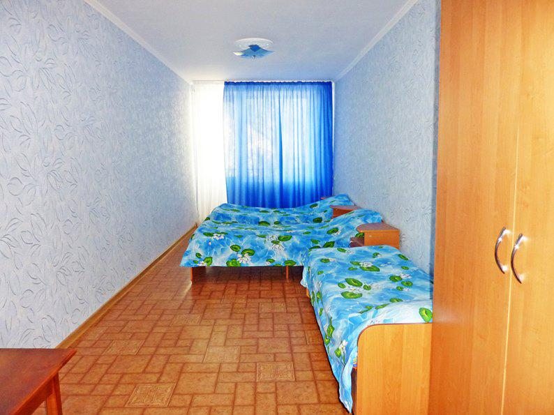 Трехместный (Стандарт) гостиницы Коралл, Песчаное, Крым