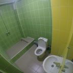 Ванная комната в семейном номере гостиницы «Большой Урал на Стачек», Екатеринбург