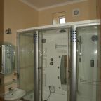 Люкс (Люкс), Гостиница Kozmoc