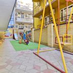 Детская площадка на улице, Гостиница Hellas